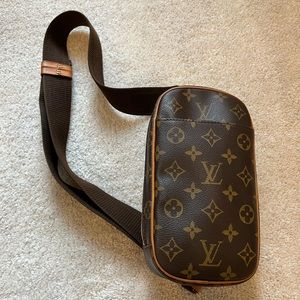 LOUIS VUITTON Monogram Pochette Gange